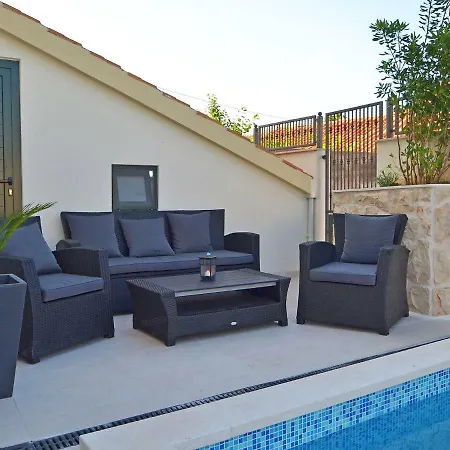 Nyaraló Holiday Castello Coza